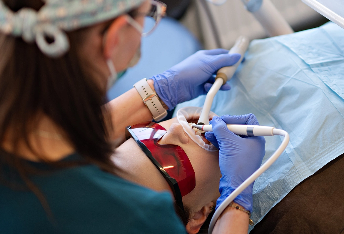 Profilaktyka GBT (Guided Biofilm Therapy) – Dent-a-Clinic Bardo